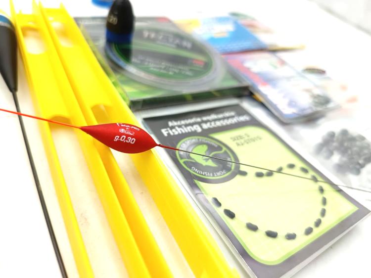 gift-box-100-wedkarski-zestaw-splawikowy-prezent-dla-wedkarza (4).jpg