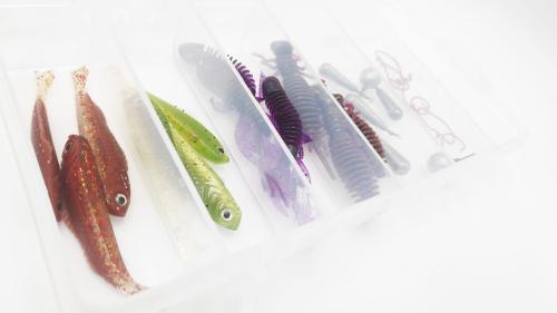 zestaw-gum-przynet-hakow-w-pudelku (1).jpg