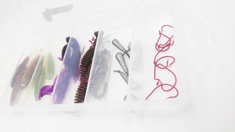 zestaw-gum-przynet-hakow-w-pudelku (2).jpg